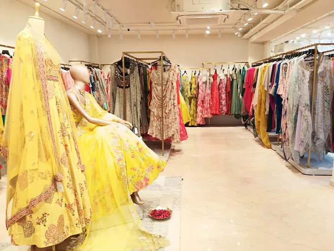 Pernia’s Pop-Up Studio